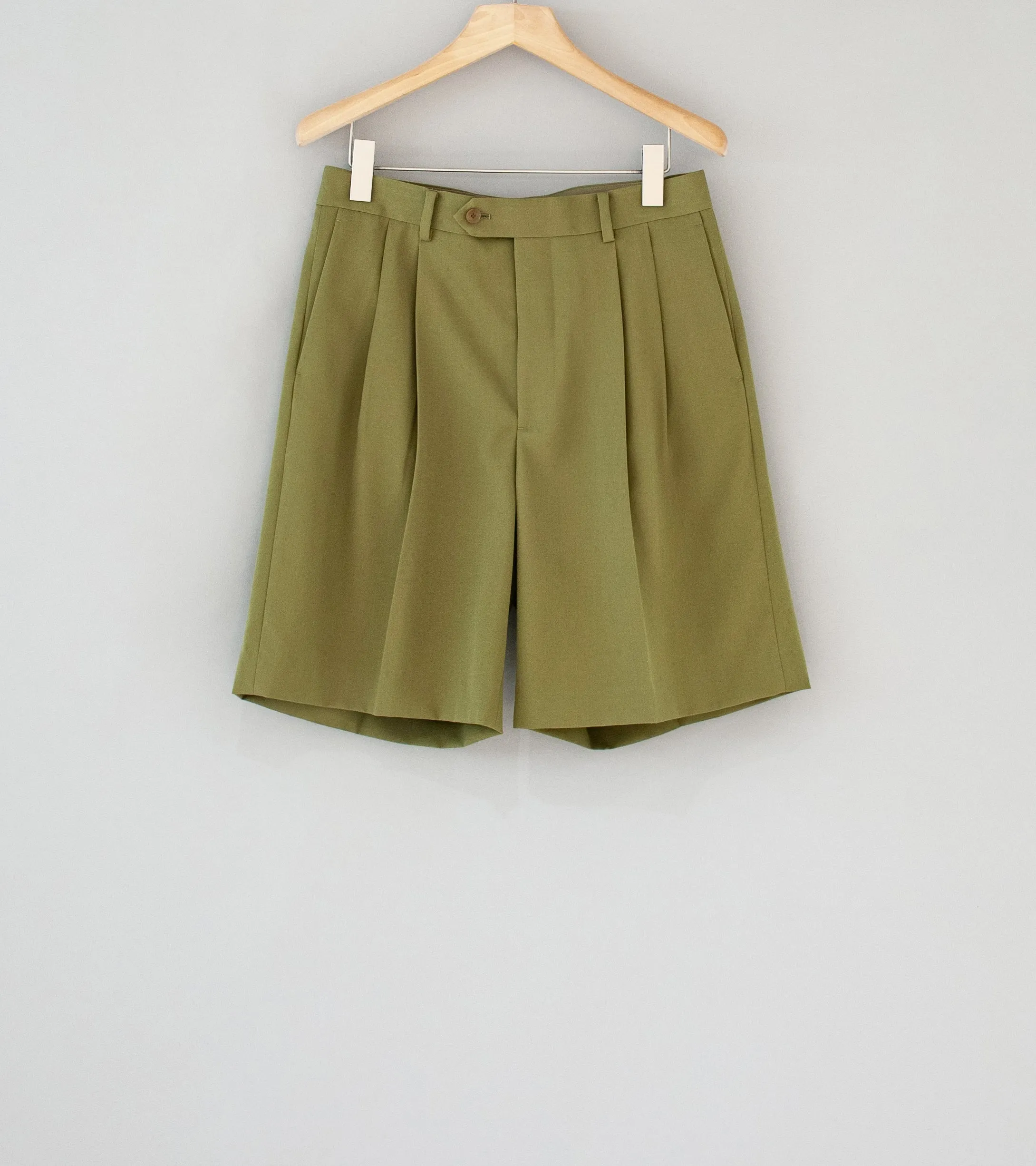 Auralee 'Light Wool Max Gaberdine Shorts' (Khaki)