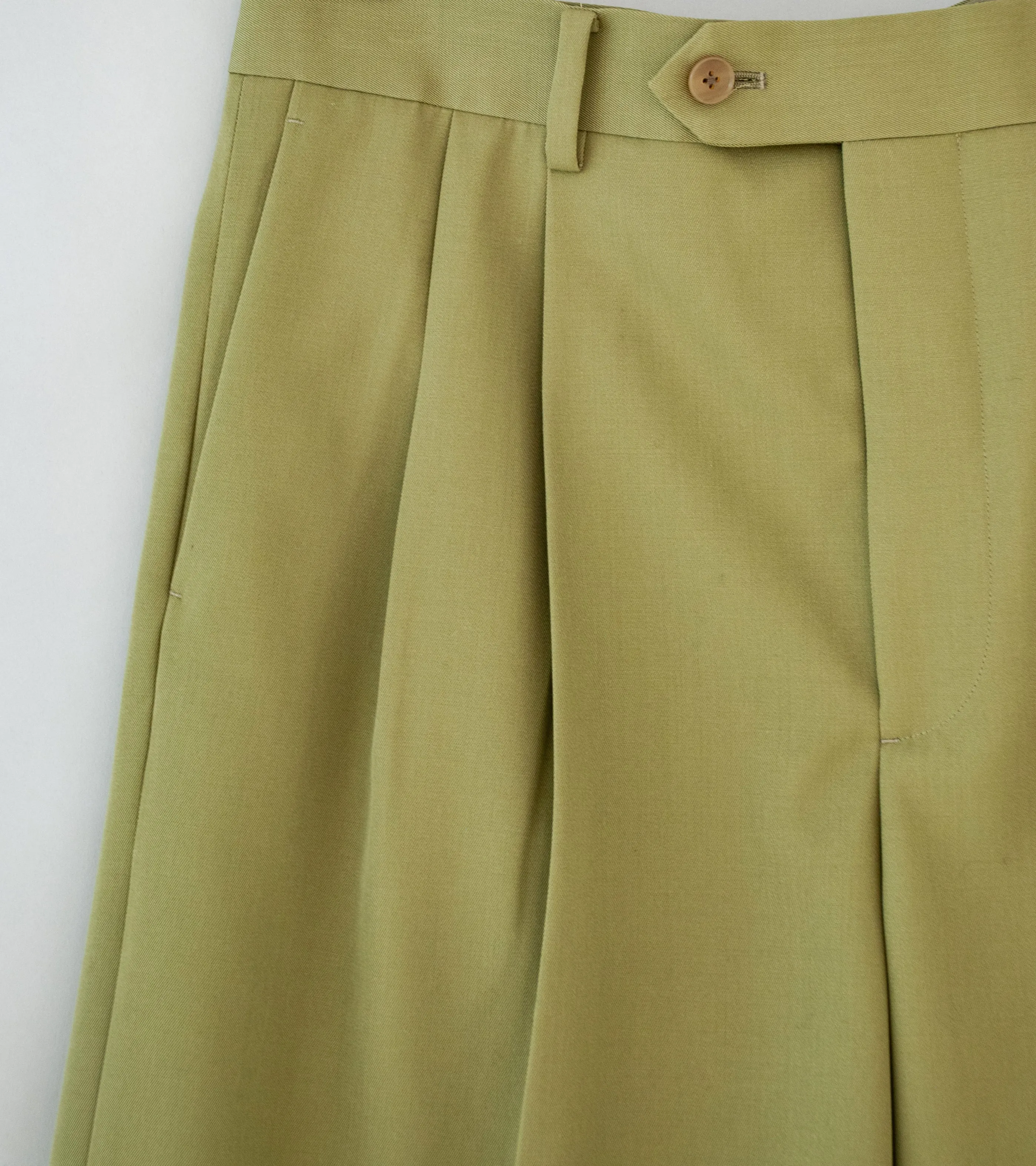 Auralee 'Light Wool Max Gaberdine Shorts' (Khaki)